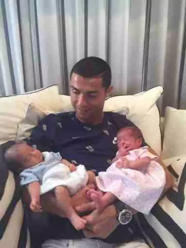 Cristiano Ronaldo Cuddles His Twin Babies As He Unveils Them Online (Photo)
